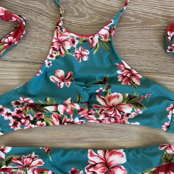 Beach Riot Swimsuit - Picture 2 of 6